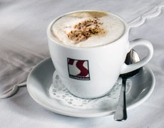 Cappuccino im Hofcafe